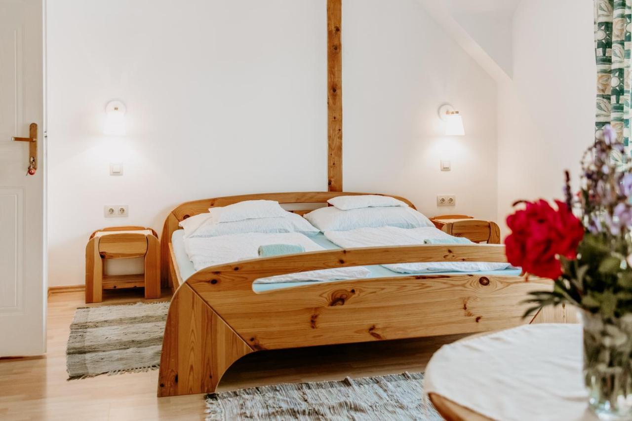 Kek Vendeghaz Family Resort 기에네스디아스 외부 사진