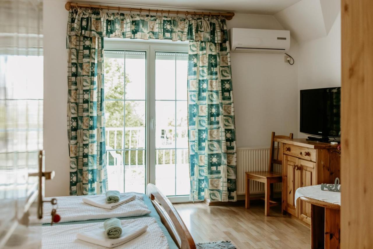 Kek Vendeghaz Family Resort 기에네스디아스 외부 사진
