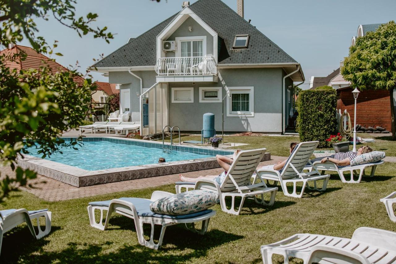 Kek Vendeghaz Family Resort 기에네스디아스 외부 사진