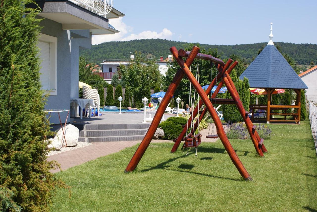 Kek Vendeghaz Family Resort 기에네스디아스 외부 사진