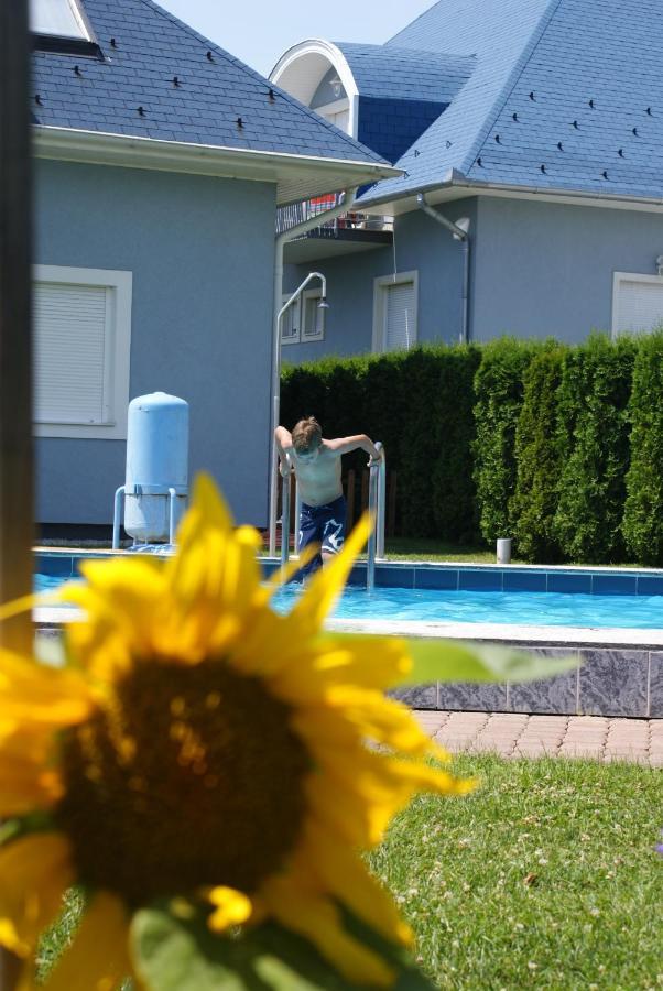 Kek Vendeghaz Family Resort 기에네스디아스 외부 사진
