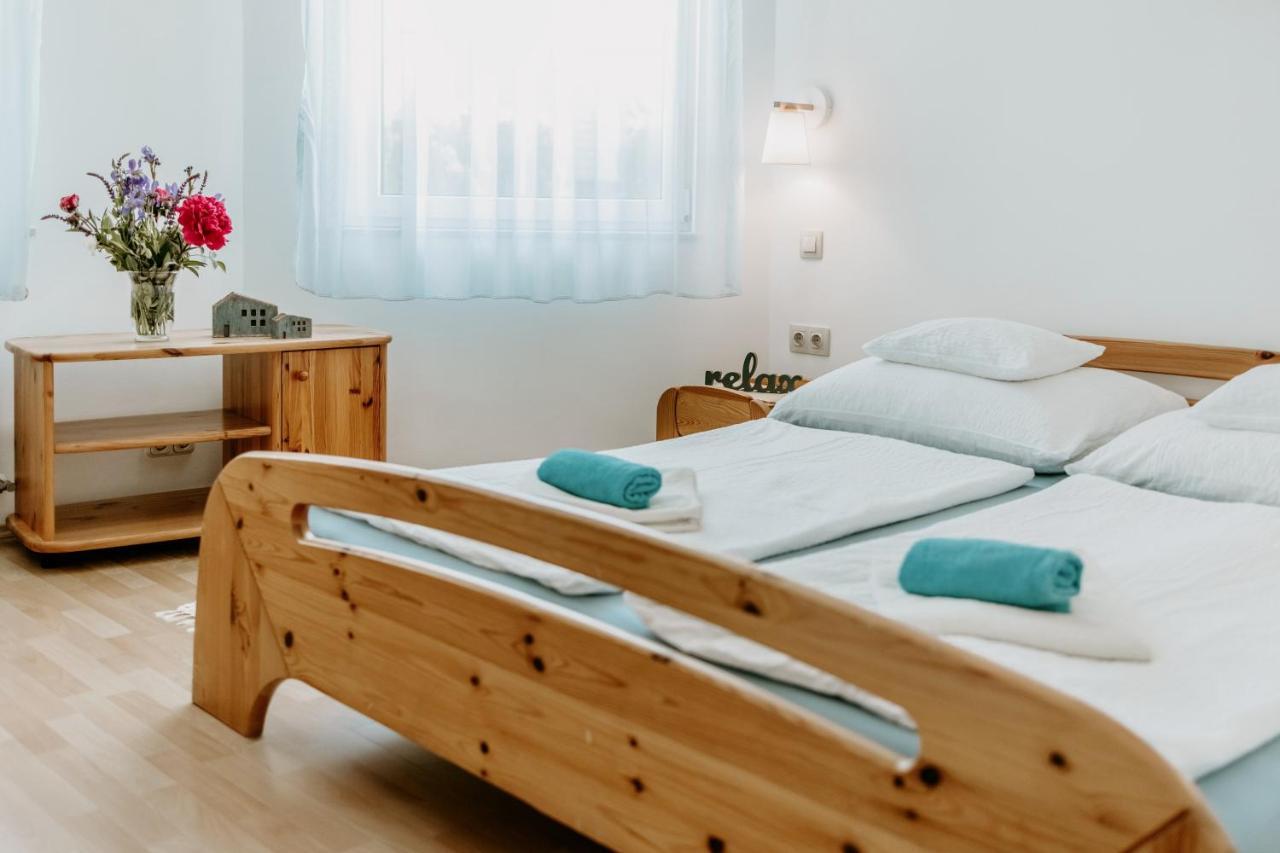 Kek Vendeghaz Family Resort 기에네스디아스 외부 사진