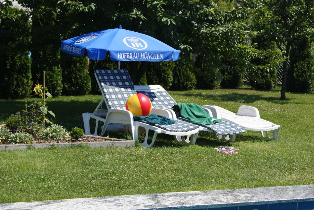 Kek Vendeghaz Family Resort 기에네스디아스 외부 사진