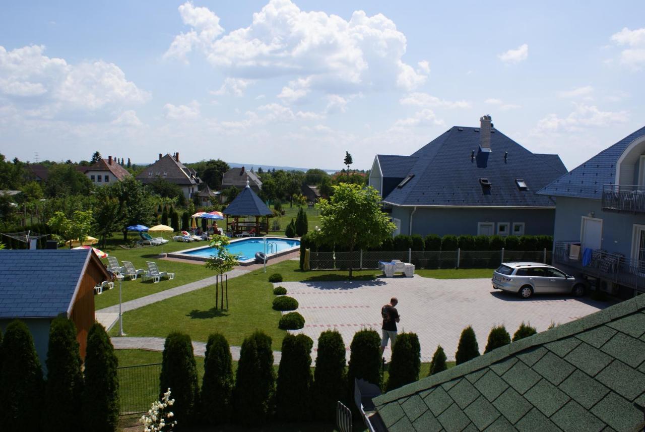 Kek Vendeghaz Family Resort 기에네스디아스 외부 사진