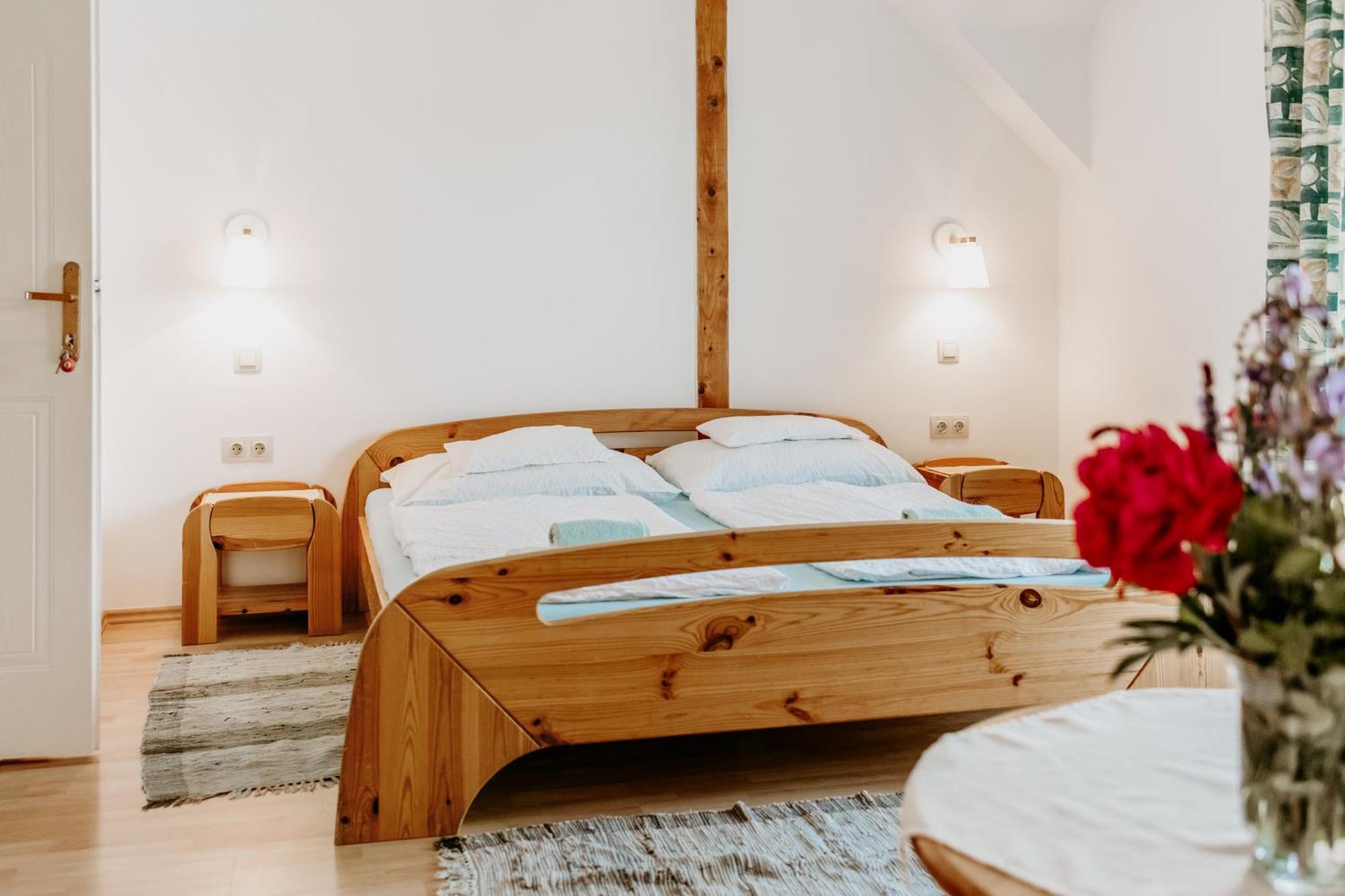 Kek Vendeghaz Family Resort 기에네스디아스 외부 사진